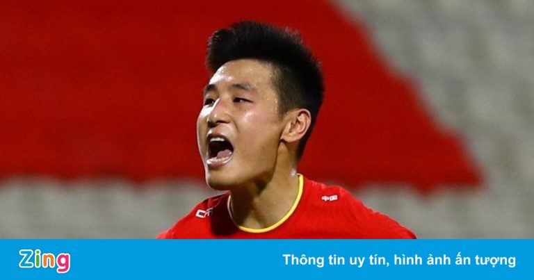 Wu Lei hội quân cùng tuyển Trung Quốc sau trận thắng Real