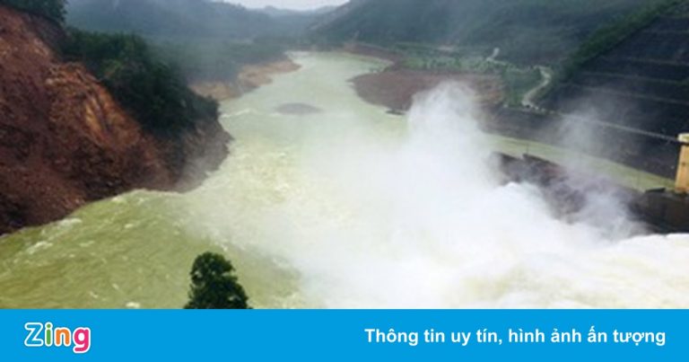 Hai vợ chồng mất tích trong vụ lật ghe trên sông Bồ