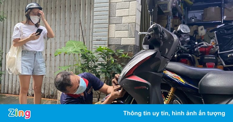 Nữ giới sống một mình ở TP.HCM xoay xở vì xe hỏng hậu phong tỏa Nữ giới sống một mình ở TP.HCM xoay xở vì xe hỏng hậu phong tỏa