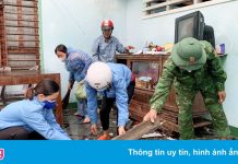 Miền Trung mưa gió lớn khiến 3 người mất tích, 73 căn nhà bị tốc mái