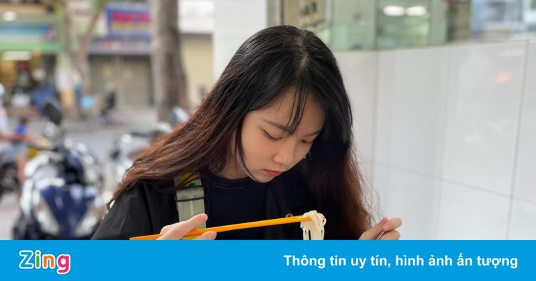 Nhiều người ở TP.HCM vẫn ngần ngại ăn tại chỗ