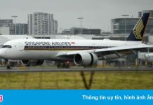 Phát hiện 2 người mắc biến chủng Omicron trên chuyến bay từ Singapore