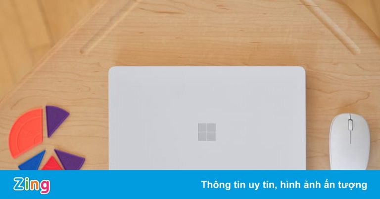 Microsoft ra mắt laptop giá 249 USD