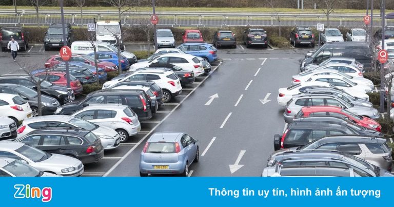 Cư dân tìm giải pháp tạm thời khi thiếu chỗ để ở hầm xe