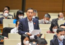 Loạn giá xét nghiệm do các đơn vị quá ‘mải mê’ chống dịch Bo truong Y te Nguyen Thanh Long tra loi chat van anh 1