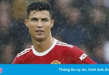 Ronaldo tỏ thái độ vì đồng đội không di chuyển