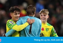 Norwich vỡ òa sau chiến thắng đầu tiên tại Premier League mùa này