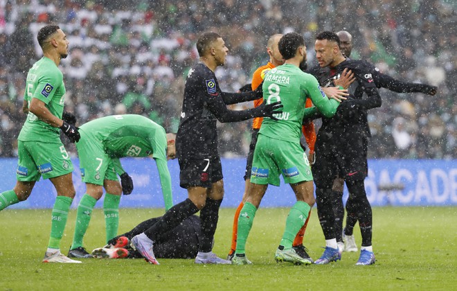 Saint-Etienne 1-0 PSG: Bàn thắng bất ngờ Saint-Etienne 1-0 PSG: Bàn thắng bất ngờ