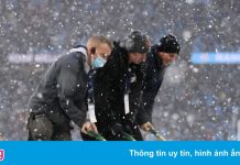 Cơn mưa tuyết làm gián đoạn trận đấu của Man City