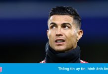 HLV Carrick giải thích lý do để Ronaldo ngồi dự bị