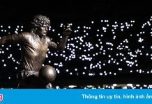 Tượng Maradona xuất hiện trên sân nhà của Napoli