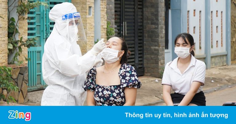 Đình chỉ chủ tịch phường lơ là chống dịch