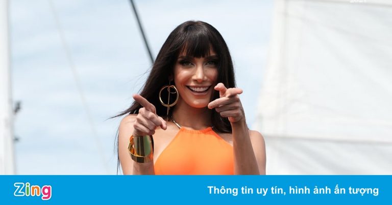 Thí sinh Hoa hậu Hòa bình 2021 suýt ngã khi thi áo tắm