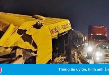 Xe 16 chỗ biến dạng trong vụ tai nạn trên cao tốc TP.HCM – Dầu Giây