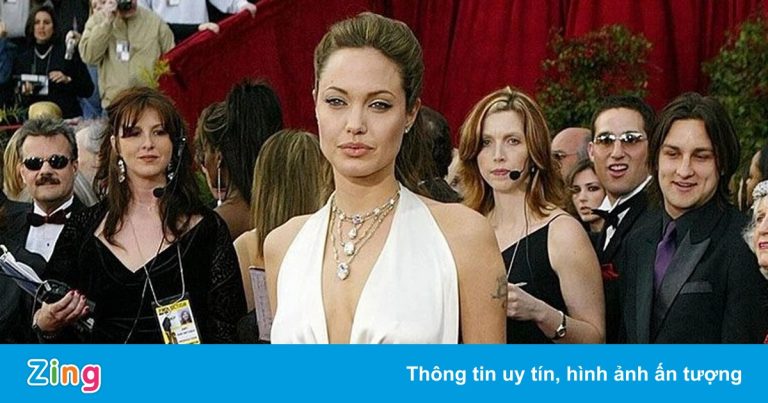 Thời trang thảm đỏ của Angelina Jolie