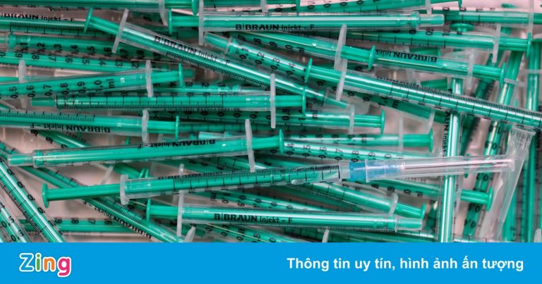 Thế giới có thể thiếu 1-2 tỷ ống tiêm vaccine Covid-19 vào năm 2022