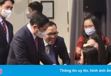 Cuộc gặp xúc động của Thủ tướng với cộng đồng người Việt tại Anh