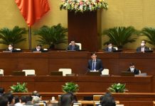 Bộ trưởng Y tế ‘đau lòng’ vì hàng loạt cán bộ vướng lao lý Bo truong Y te Nguyen Thanh Long tra loi chat van anh 1