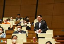 Cấm giáo viên dạy thêm, tại sao bác sĩ được làm thêm? Bo truong Y te Nguyen Thanh Long tra loi chat van anh 1