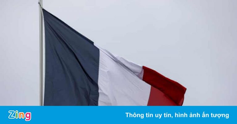 Ông Macron đổi màu quốc kỳ Pháp hơn một năm nhưng không ai nhận ra