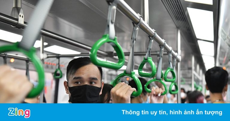 Xuống nhầm cửa, mất thẻ khi đi tàu Cát Linh – Hà Đông