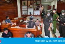 Phá đường dây đánh bạc 14.000 tỷ, tạm giữ 2 xe Mercedes Maybach