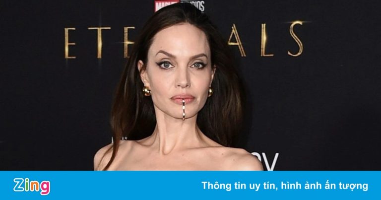 Angelina Jolie phản ứng khi ‘Eternals’ bị cấm chiếu