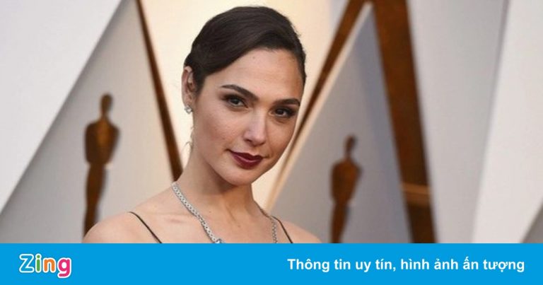 Gal Gadot vào vai mẹ kế của Bạch Tuyết