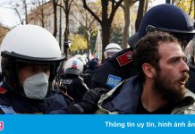 Hà Lan bắt giữ hơn 40 người biểu tình chống lệnh hạn chế phòng dịch