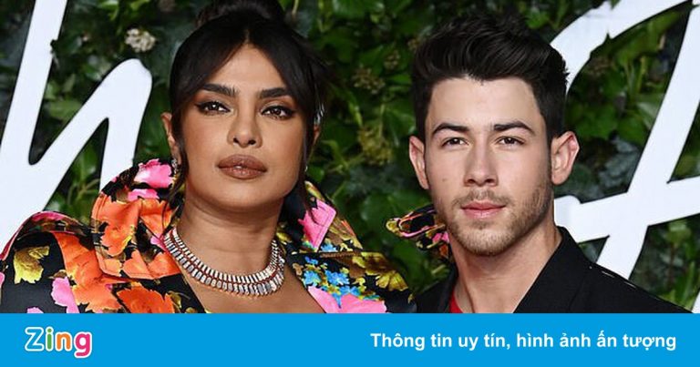 Vợ chồng Priyanka Chopra – Nick Jonas và dàn sao trên thảm đỏ