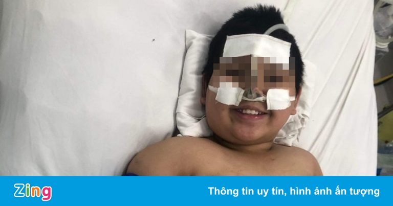 Cứu bé trai 9 tuổi nguy kịch do mắc Covid-19 kèm béo phì