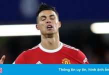 Ronaldo bỏ vào đường hầm sau trận hòa Chelsea