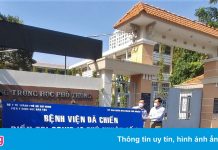 Trường học ở TP.HCM gấp rút tu sửa để kịp đón học sinh trở lại