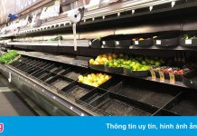 Người dân Canada vội vã tích trữ thực phẩm