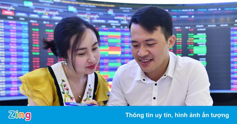 Chứng khoán lần đầu tiên vượt 1.500 điểm