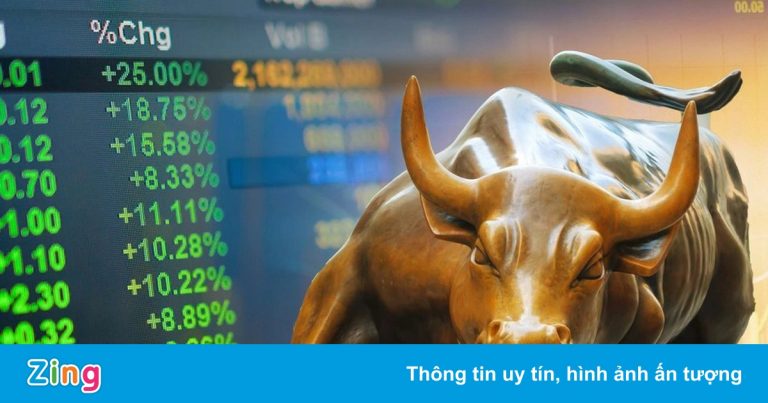 Đảo chiều bất ngờ, VN-Index lập đỉnh mới 1.473 điểm