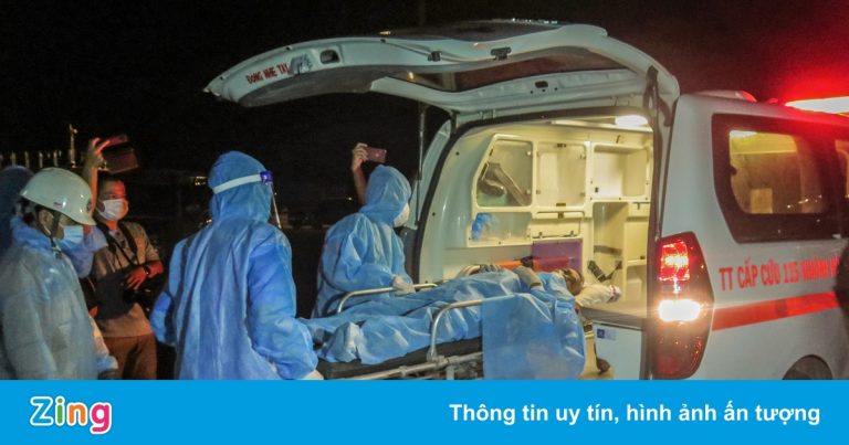 Cứu ngư dân gặp nạn cách Nha Trang hơn 90 hải lý