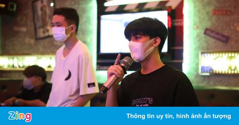 Chủ quán karaoke ở TP.HCM trở tay không kịp trước tin dừng hoạt động