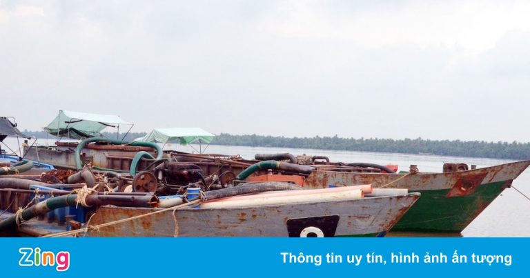 2 người bị phạt tiền, buộc bơm trả 1.700 m3 cát khai thác trái phép