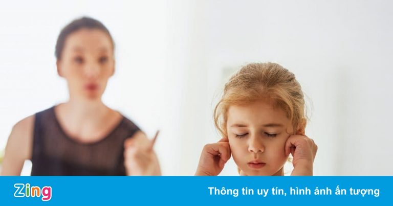 8 hành động của cha mẹ khiến trẻ bị tổn thương