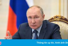 Tổng thống Putin nhận liều vaccine thứ 4, là loại đang thử nghiệm