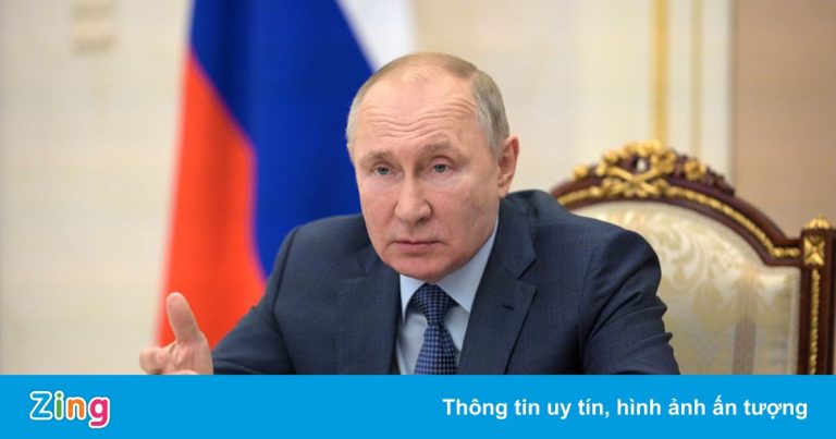 Tổng thống Putin nhận liều vaccine thứ 4, là loại đang thử nghiệm