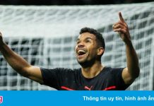Cầu thủ từng làm shipper cứu AC Milan