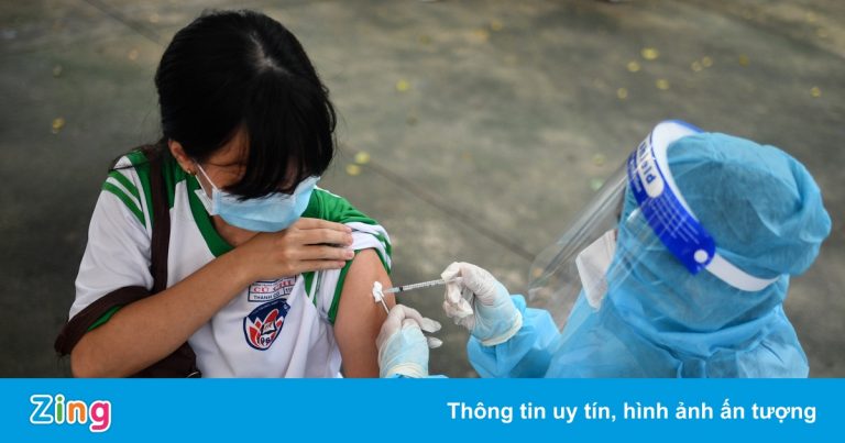 Dấu hiệu trẻ phải nhập viện sau khi tiêm vaccine Covid-19