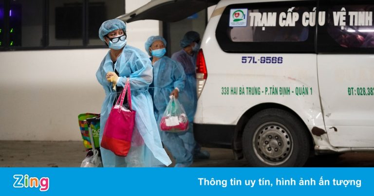 Bệnh viện dã chiến ở TP.HCM kín giường điều trị F0