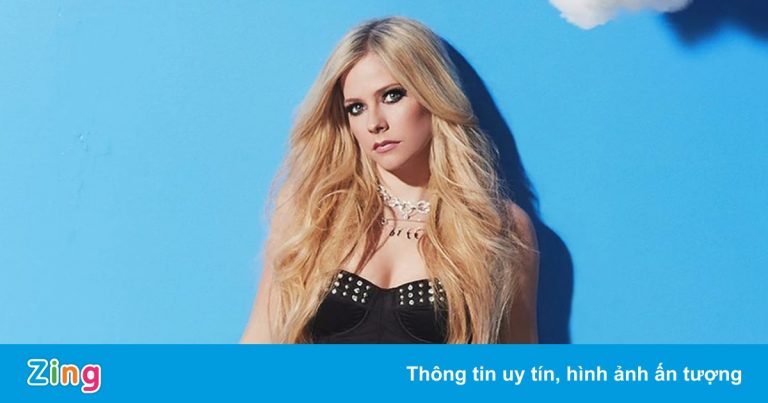 Phong cách Avril Lavigne không thay đổi sau 20 năm