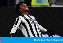 Juventus đánh bại Fiorentina với bàn thắng phút bù giờ