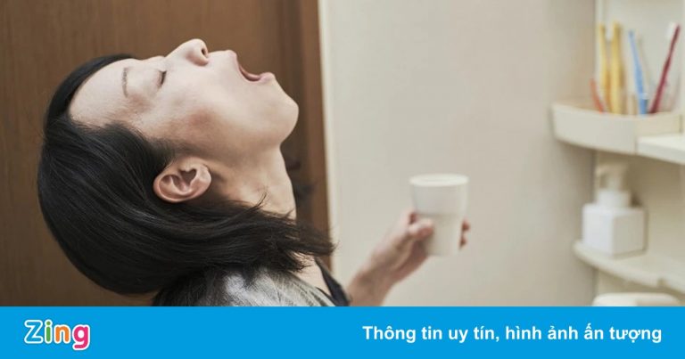 Cách súc họng, rửa mũi để phòng lây nhiễm Covid-19 Cách súc họng, rửa mũi để phòng lây nhiễm Covid-19