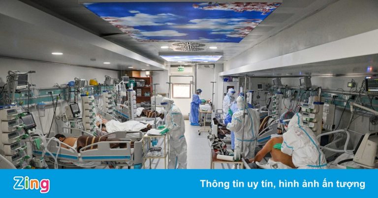 Thi thể chất đầy nhà xác bệnh viện ở tâm dịch mới của thế giới