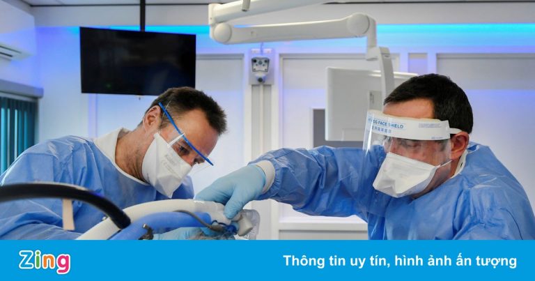 Bệnh viện quá tải, bệnh nhân Covid-19 của Hà Lan được chuyển đến Đức